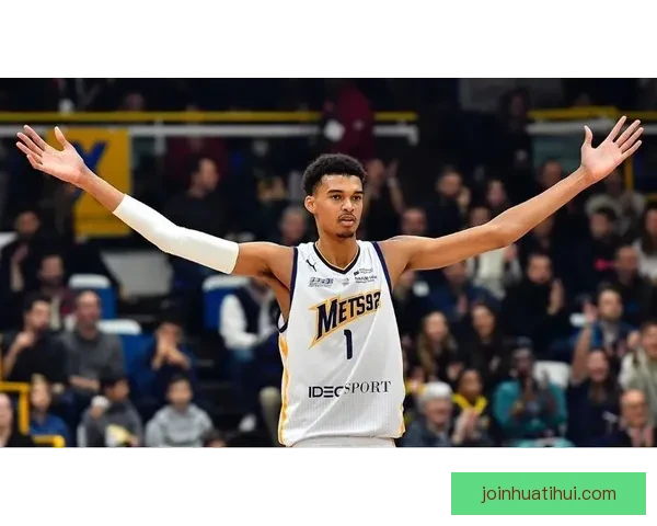 文班亚马不惧季后赛经验不足科尔称他天生适应体系打法